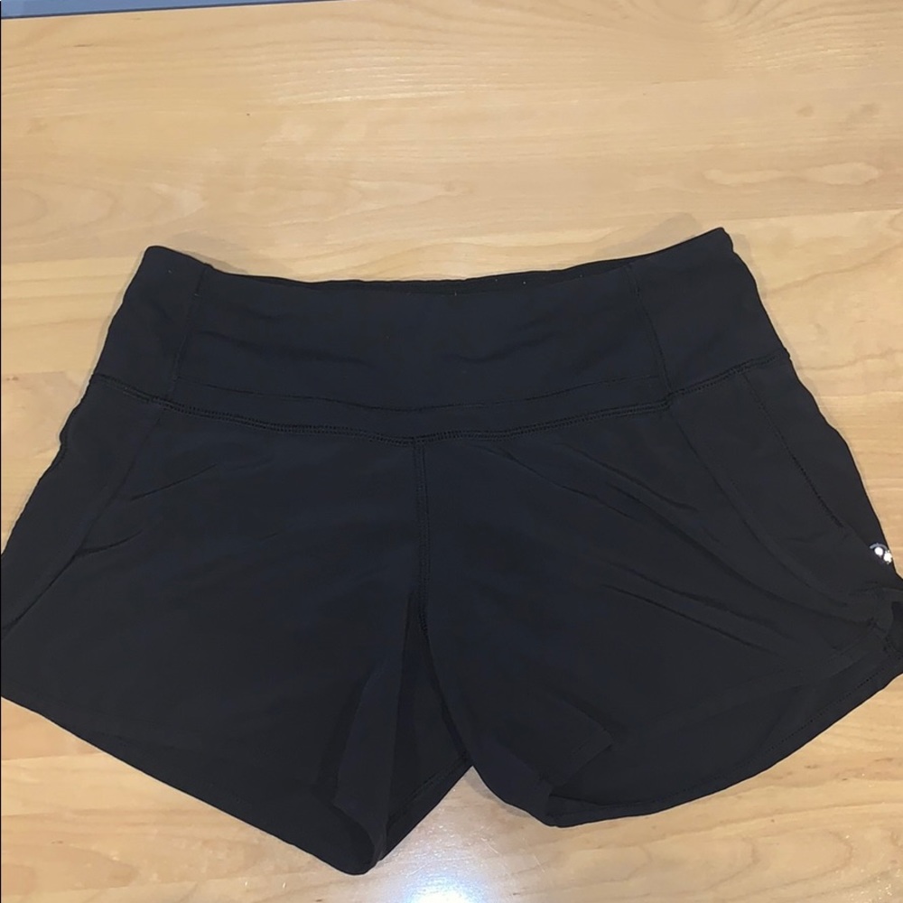 Black lulu shorts size 2 tall